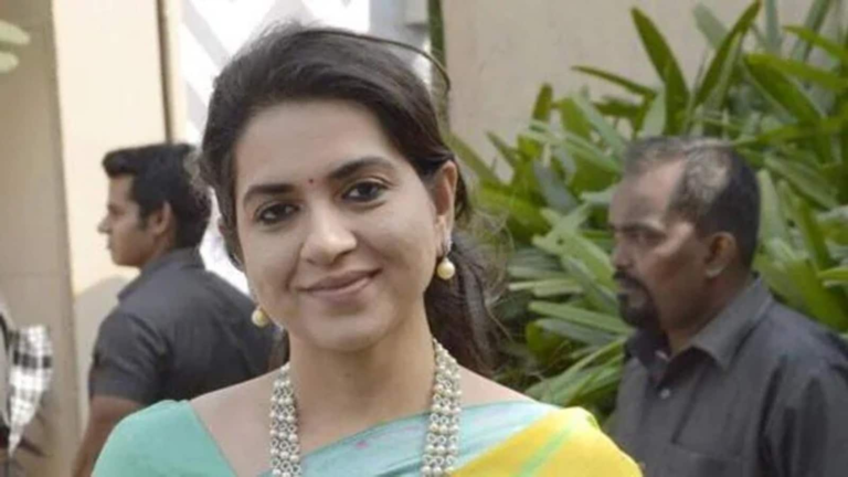 Maharashtra polls: Eknath Shinde’s Shiv Sena names BJP’s Shaina NC as candidate from Mumbadevi | Latest News India